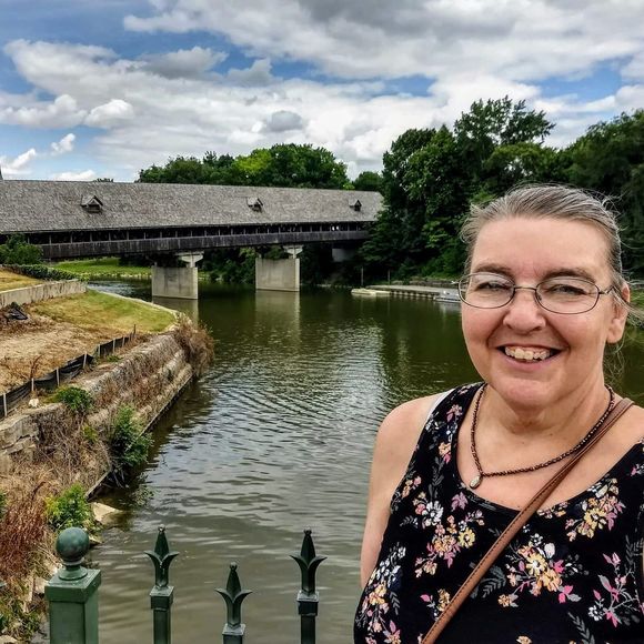 Meet your Posher, Renee - Picture 1 of 1